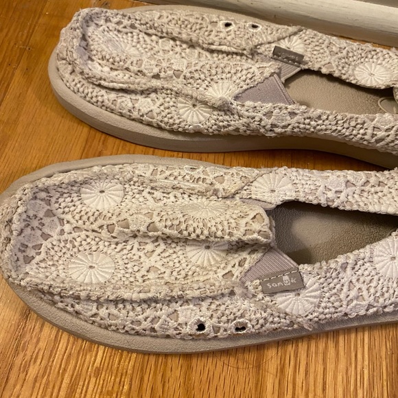 White lace Sanuks - Picture 2 of 2